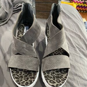NWOT Very G boutique sandals. Size 10.